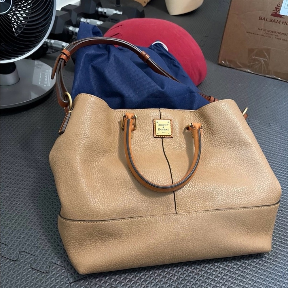 Dooney & Bourke pebbled leather Chelsea